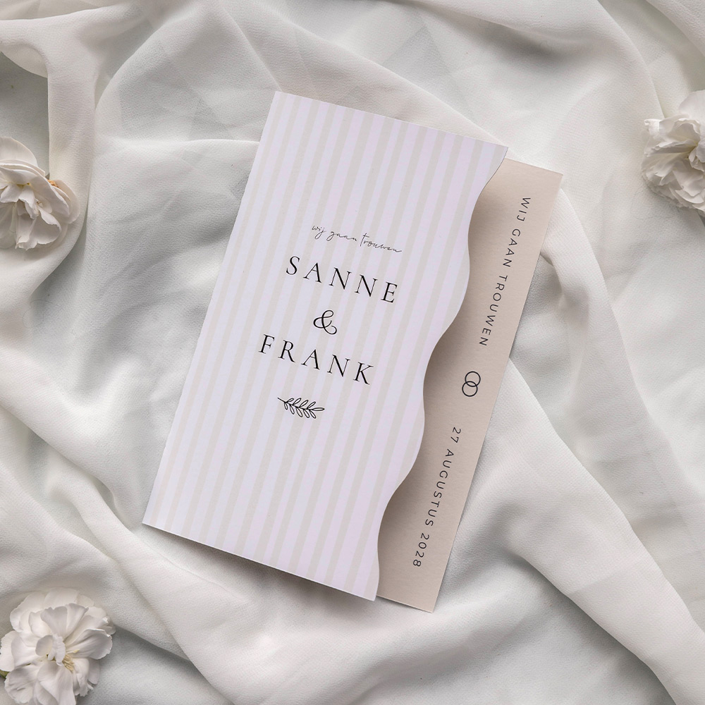 Trouwkaart golfvorm strepen geel