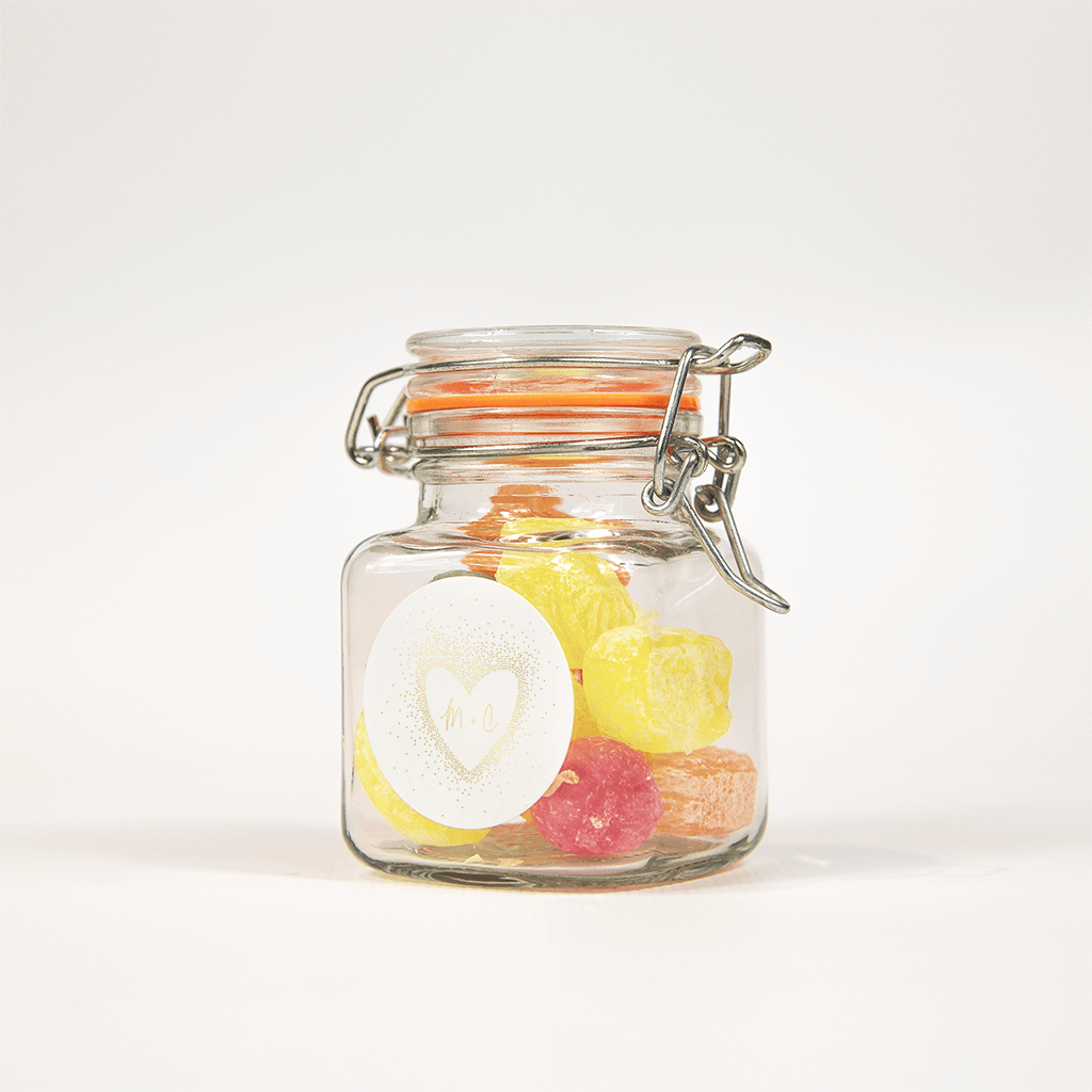 Sticker met goudfolie hartjes en initialen - per vel van 25 stuks