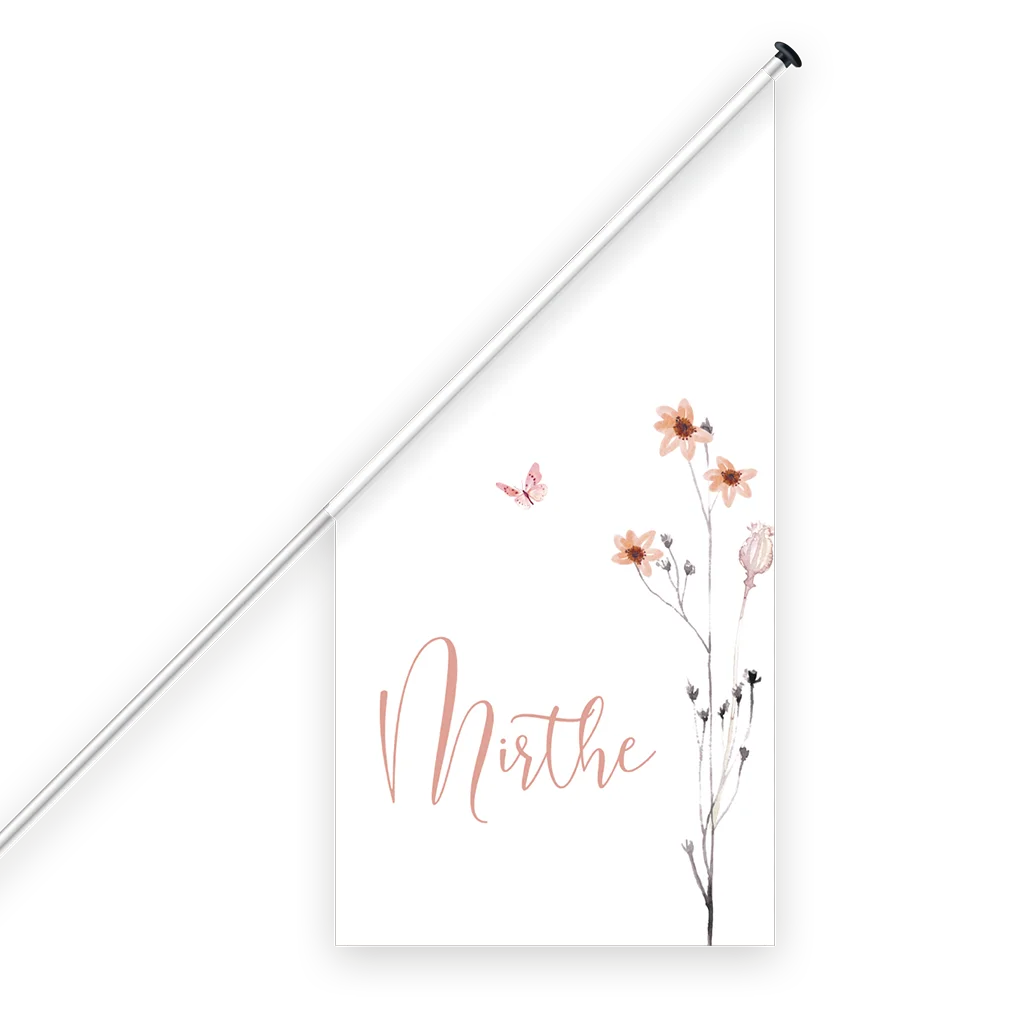 Geboortevlag meisje met veldbloemen en vlinder