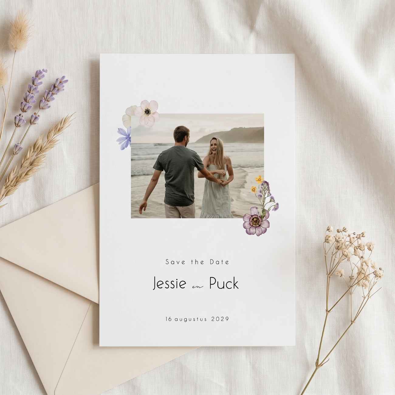 Save the Date foto vrolijk gekleurde bloemen