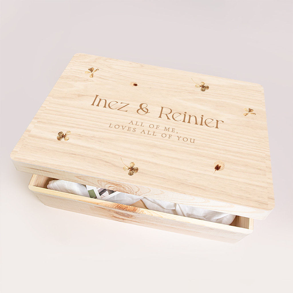 Elegante memorybox bruiloft met gedroogde bloemen