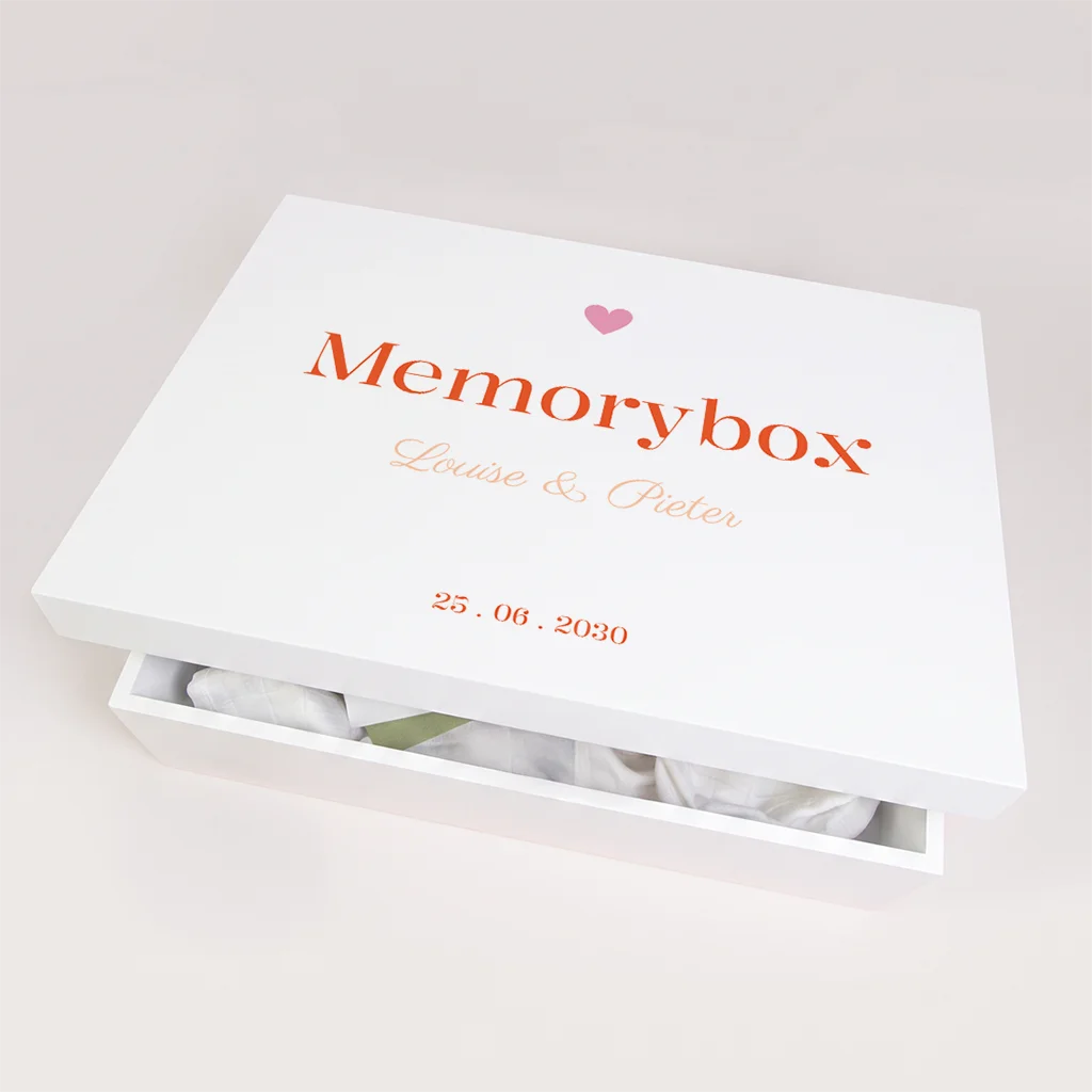 Memorybox huwelijk met kleurrijke typografie en hartje