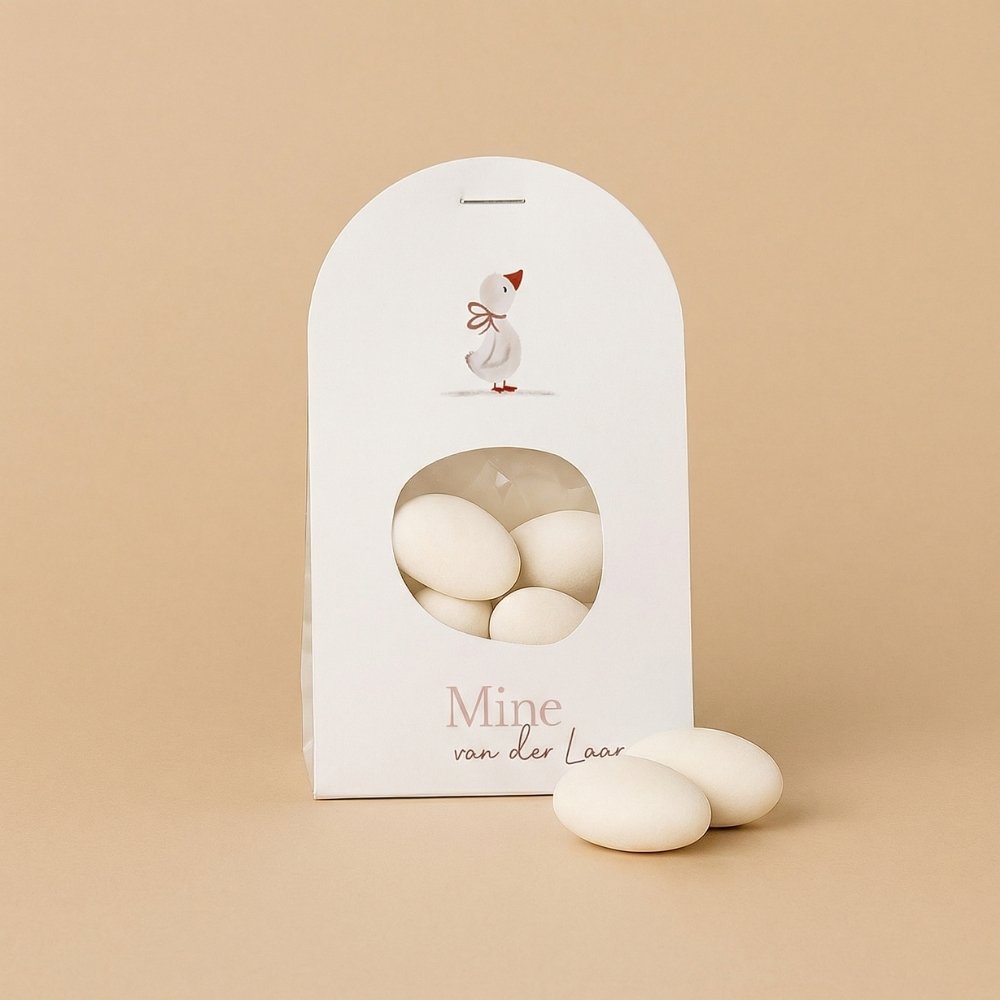 Klassieke doopsuiker wikkel voor een meisje met een klein kuikentje