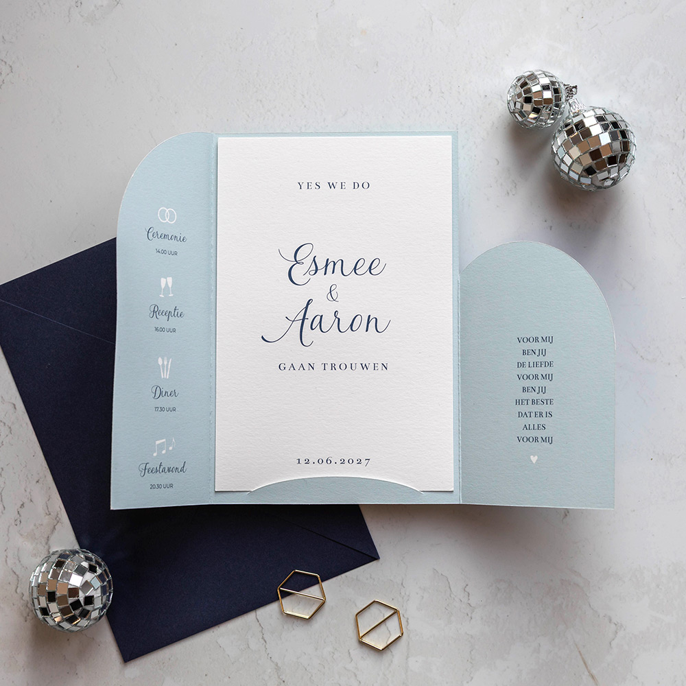 Trouwkaart klassiek wit blauw