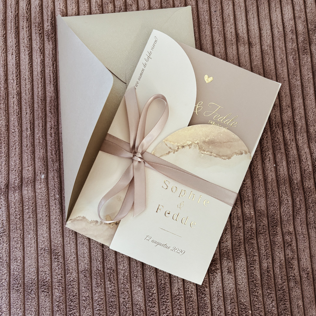 Luikvouw mapje met boogvorm en marmer