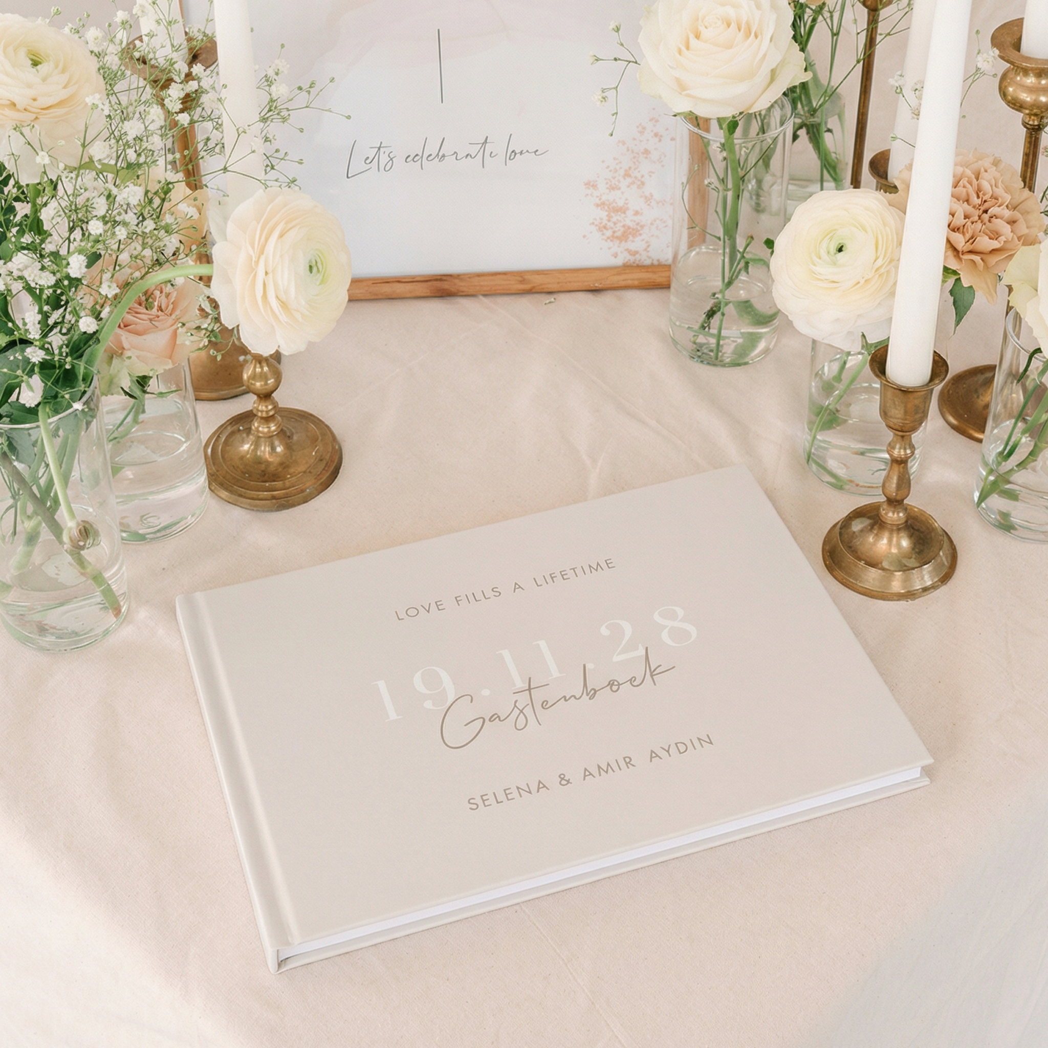 Gastenboek bruiloft in beige met stijlvolle typografie
