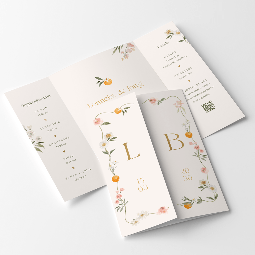 Zomerse trouwkaart theatervouw met bloemen, sinaasappels mat goudfolie