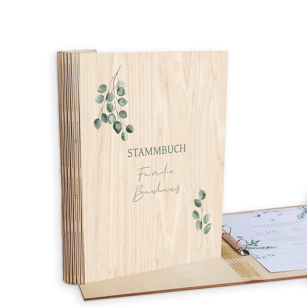 Hochzeit Stammbuch aus Holz mit Eukalyptuszweigen
