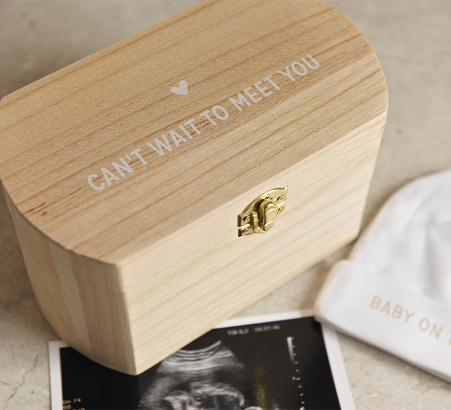Zwangerschapsaankondiging houten kistje quote