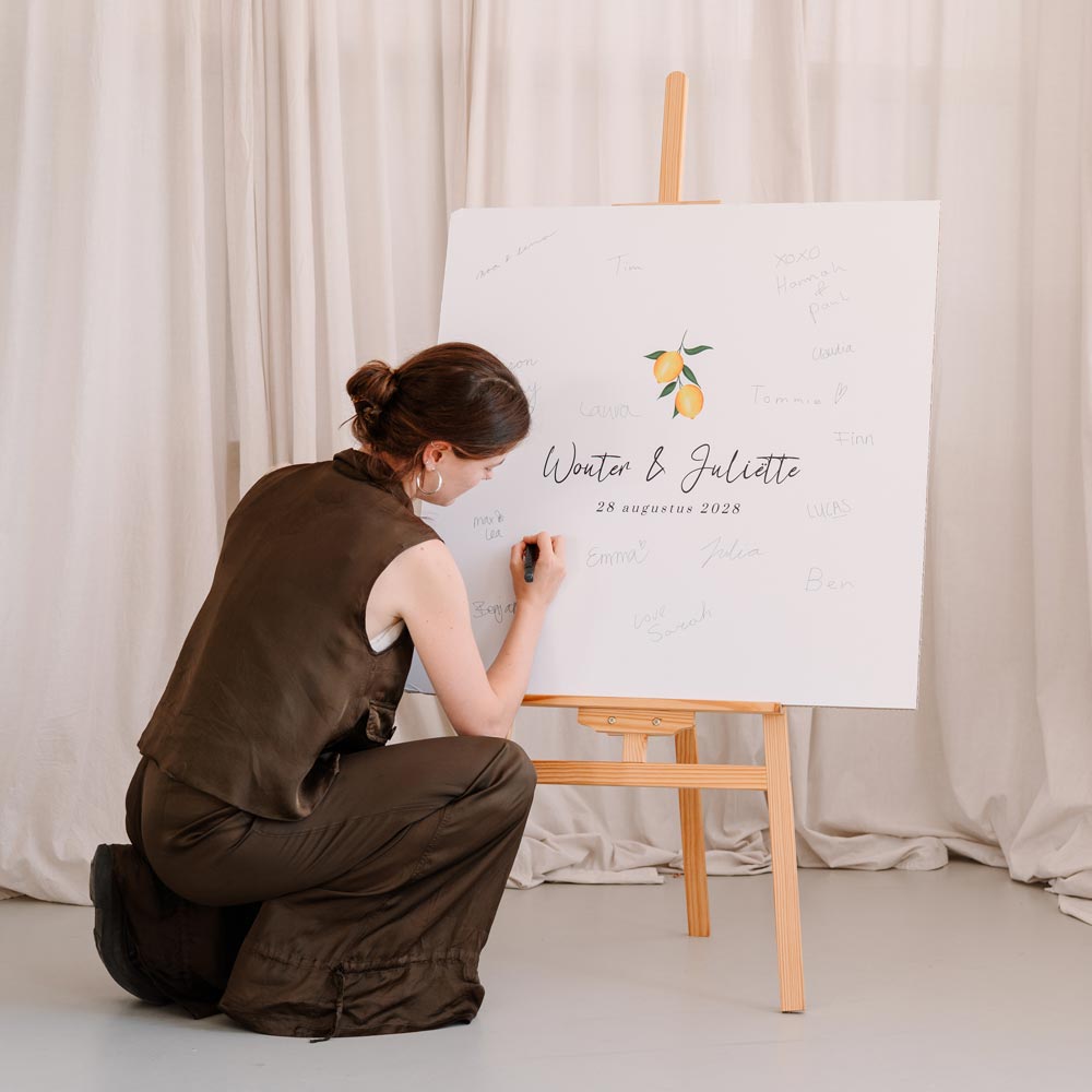 Alternatieve gastenboek bruiloft in de vorm van een bord met citroenen