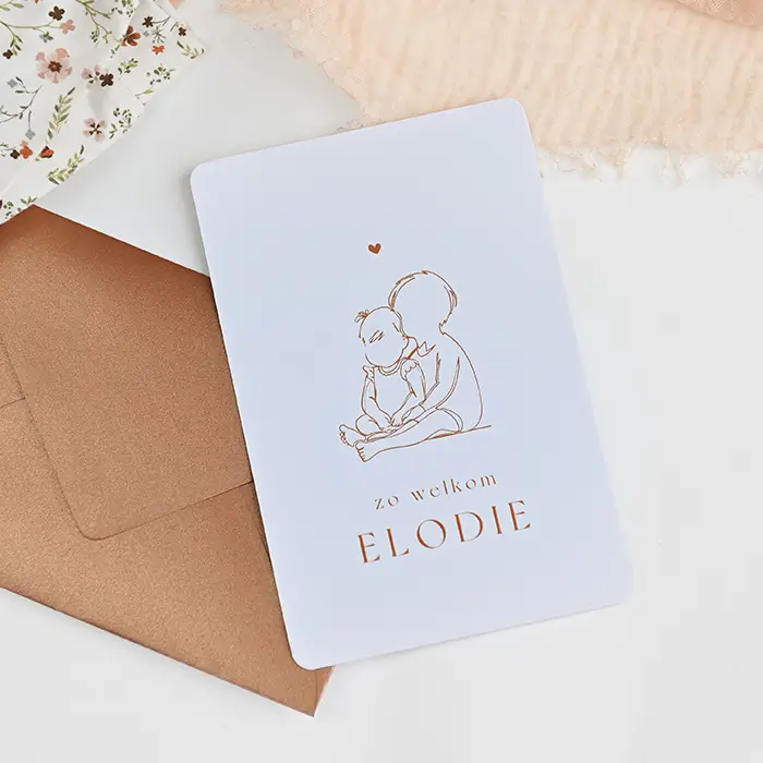 Lief geboortekaartje met lijntekening broer en zusje in hoogglans