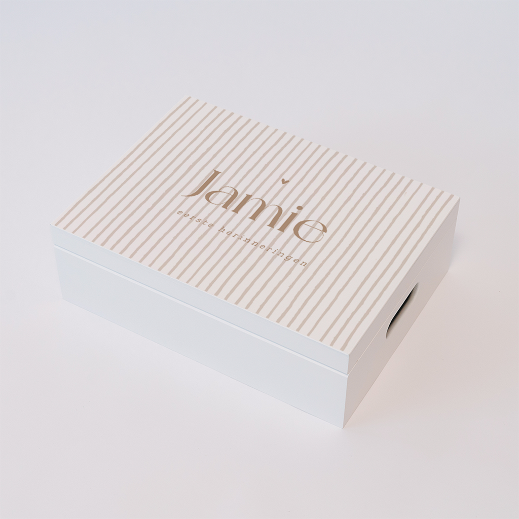 Memorybox wit met strepenpatroon en naam