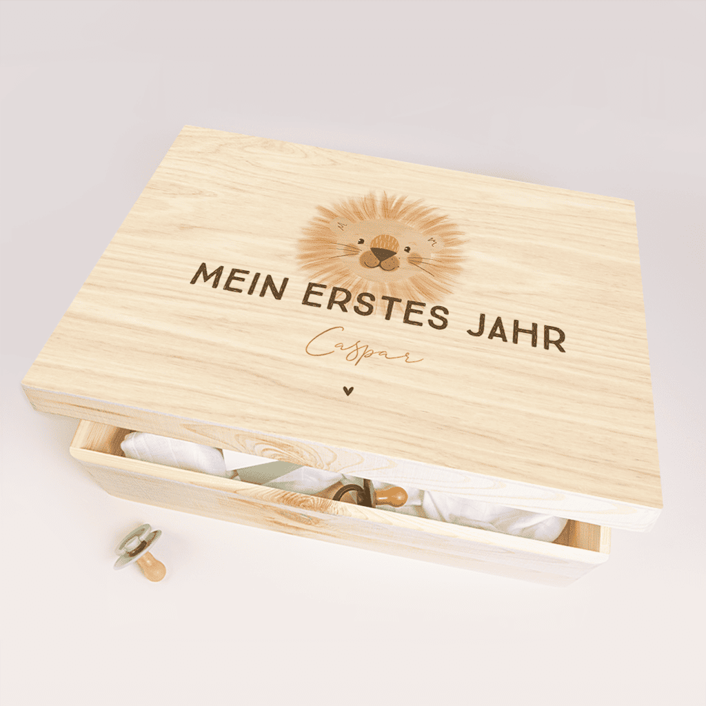 Kiste zur Aufbewahrung der Erinnerungen aus dem ersten Lebensjahr