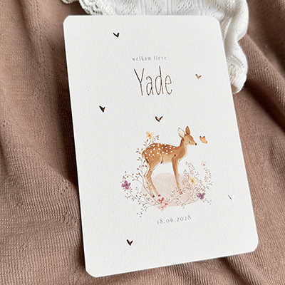 Bosdieren geboortekaartje meisje met hertje, bloemen en folie