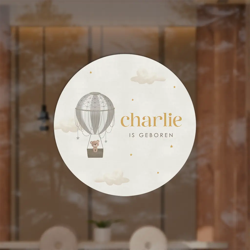 Raamsticker neutraal met beertje in luchtballon