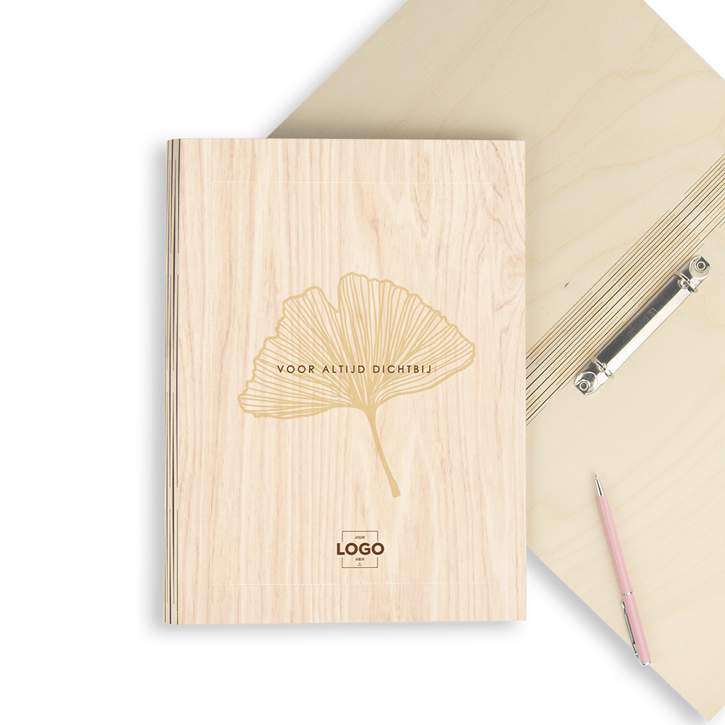Houten condoleance omslag modern met ginko en tekst