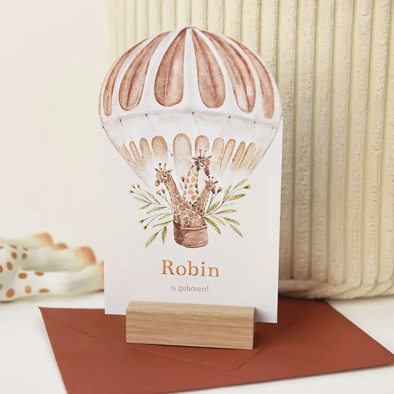 Geboortekaartje unieke vorm van luchtballon met hoogglans
