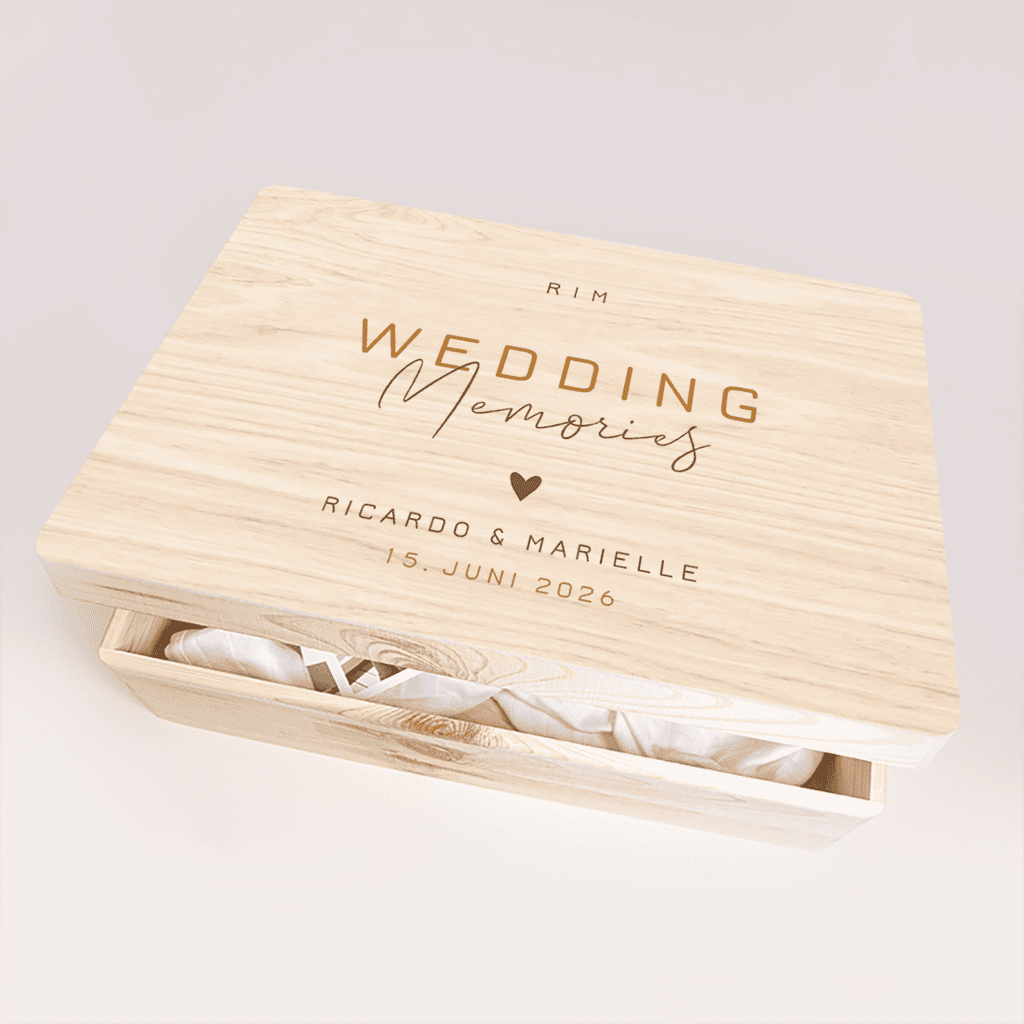 Hölzerne Erinerungskiste Hochzeit mit minimalistisch Design und Herz