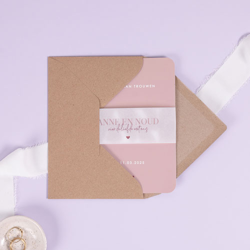 Bellyband trouwkaart met namen en hartje