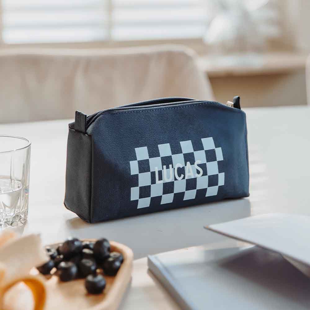 Stoere etui met ruitpatroon en naam