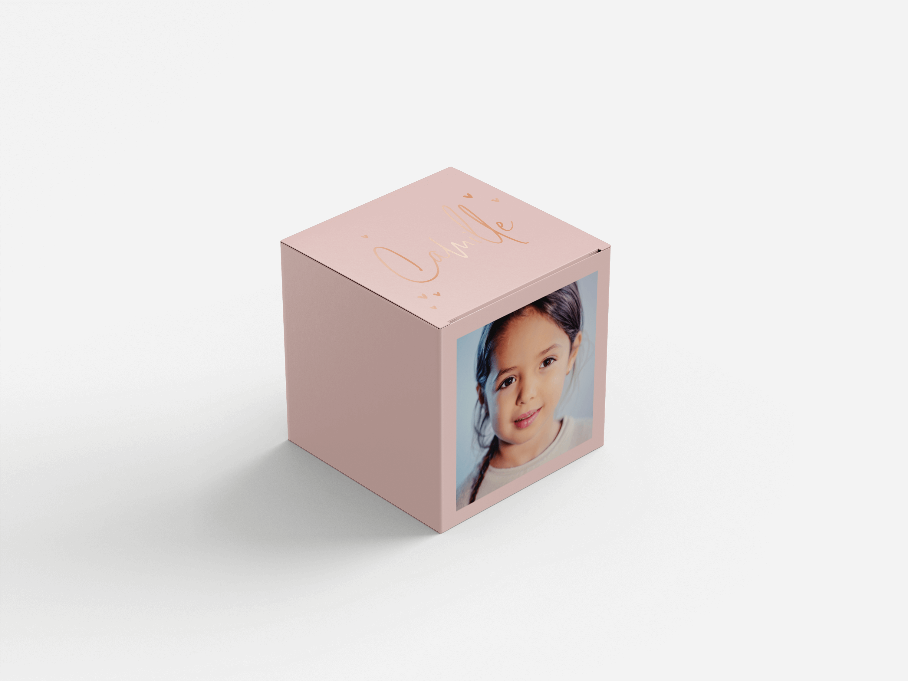 Kubusdoosje met roségoudfolie en hartjes als bedankje