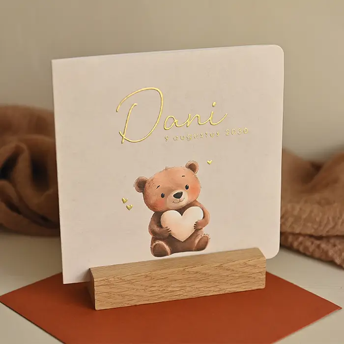 Unisex geboortekaartje matfolie met beertje en hartjes