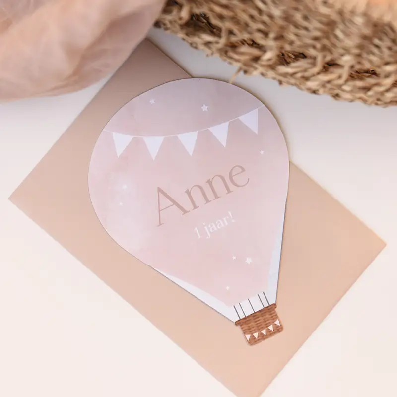 Verjaardag uitnodiging 1 jaar luchtballon met slingers