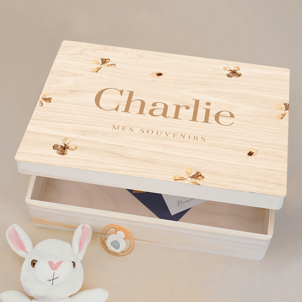 Boîte à souvenirs avec motifs fleurs séchées