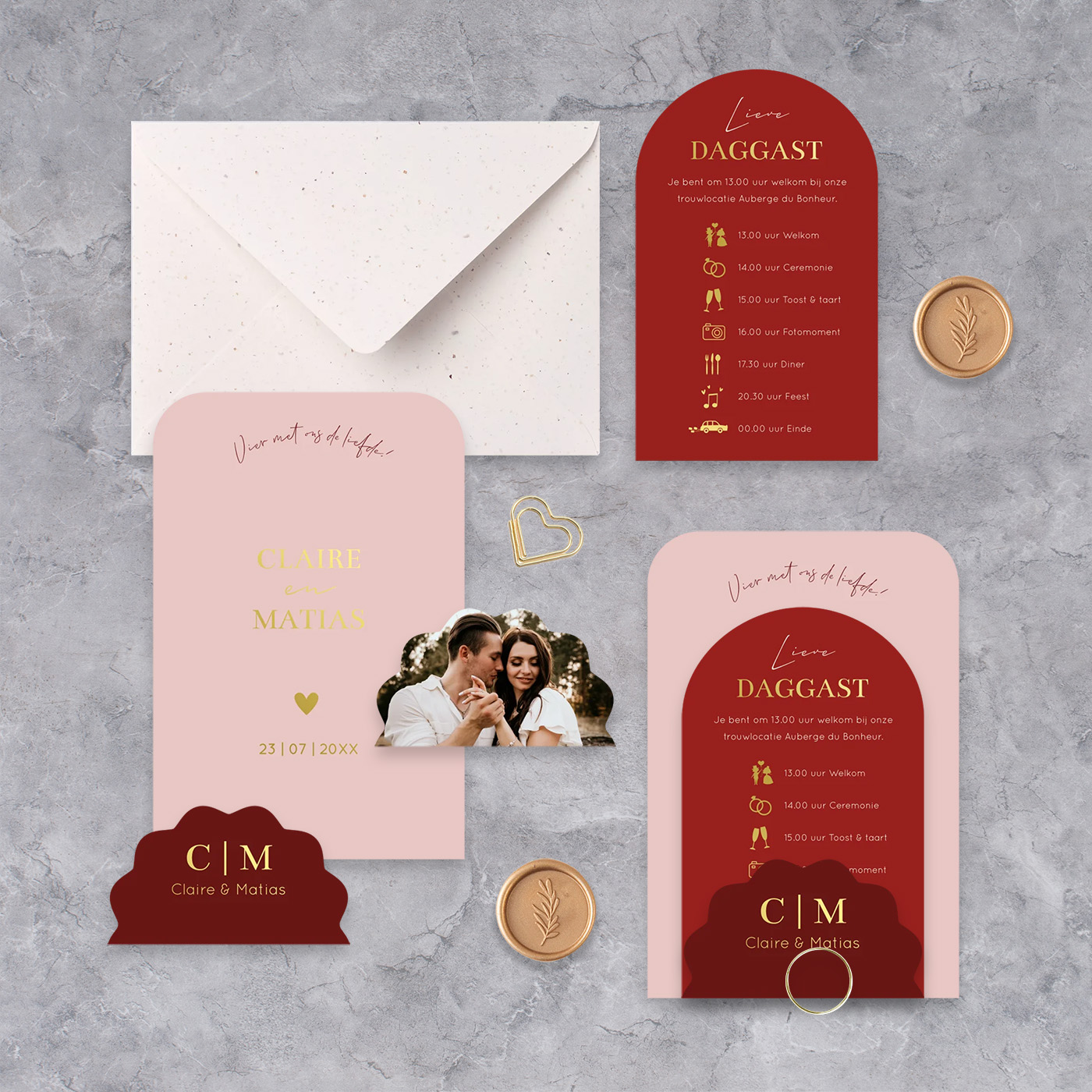 Label trouwkaart rood roze modern | 11.4 × 17.1 cm