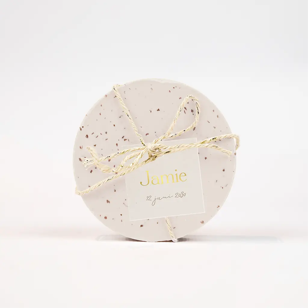 Label vierkant beige met goudfolie naam - per 16 stuks