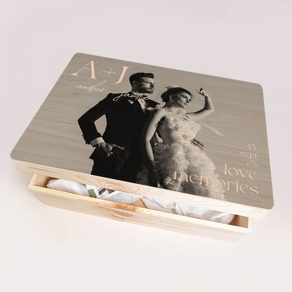 Bruiloft memorybox typografisch in neutrale kleuren