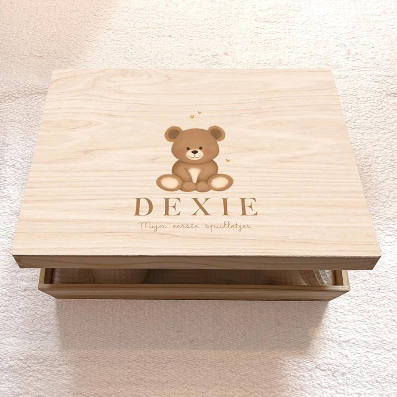 Houten memorybox met beertje en naam – Mijn eerste spulletjes