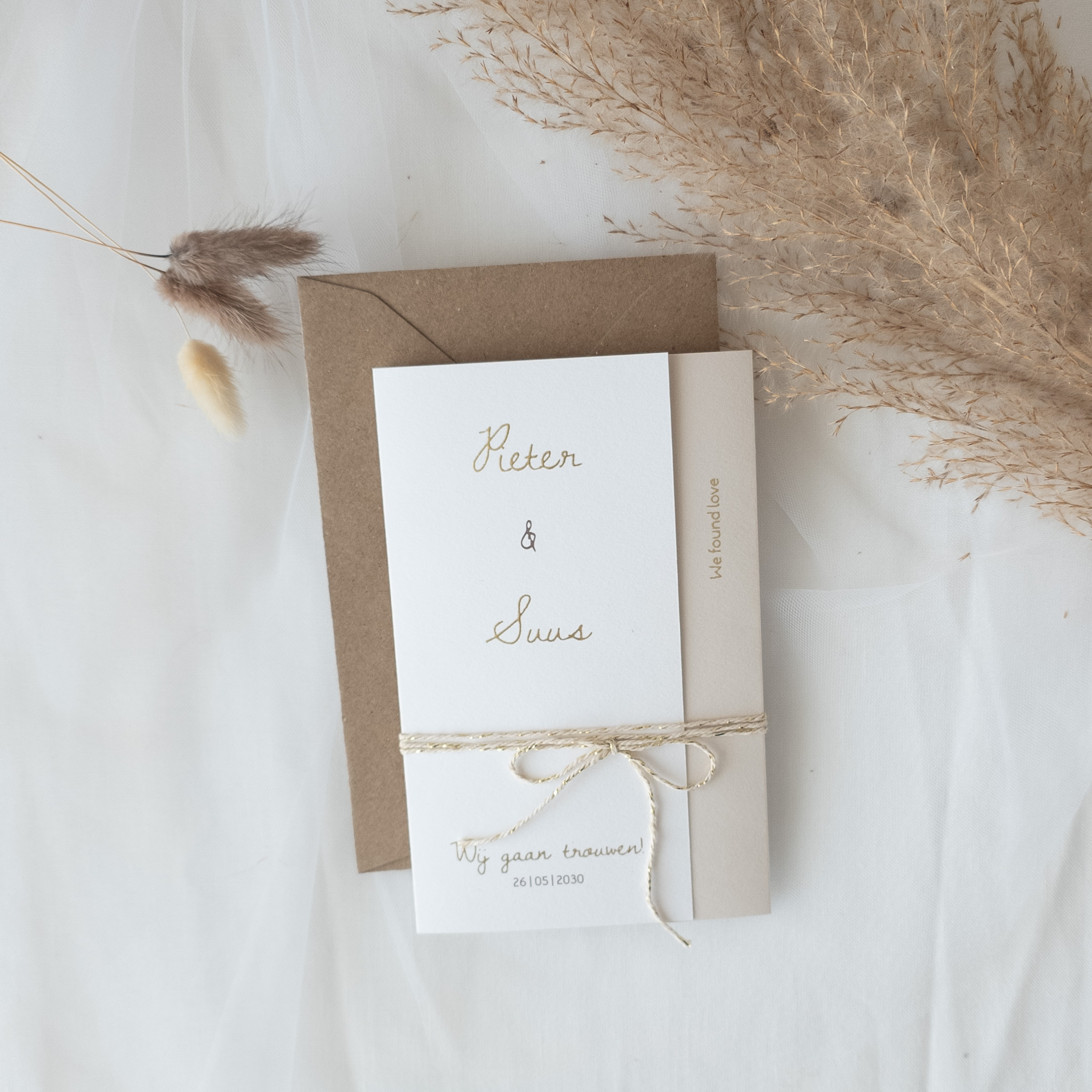 Trouwkaart drieluik mapje wit beige mat goud