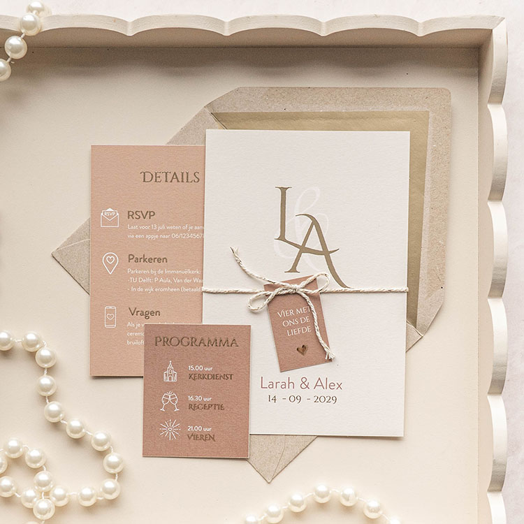 Unieke trouwuitnodiging meerdere kaartje in bruin tinten