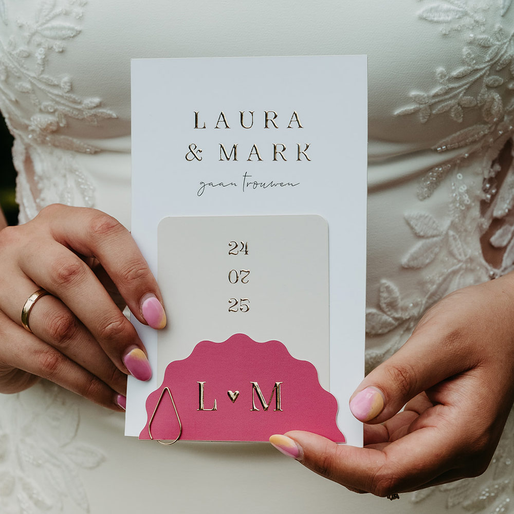 Trouwkaart labelkaart modern golf roze