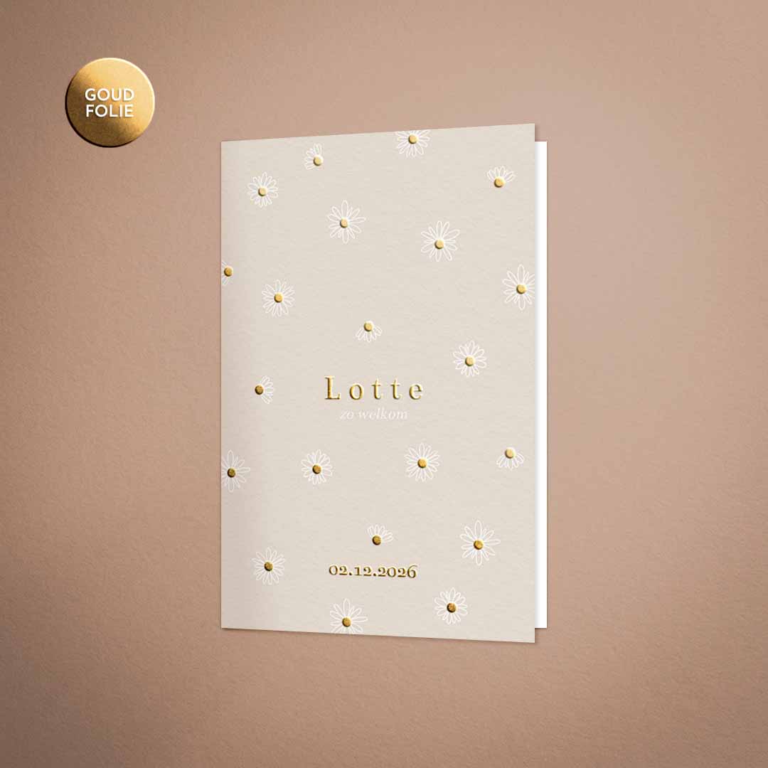 Lief geboortekaartje met madeliefjes met goud hartje voor een meisje