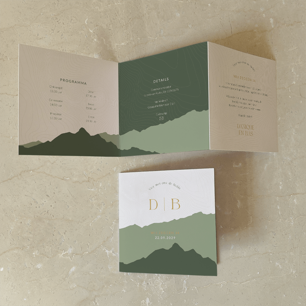 Zigzag trouwkaart met bergen, eigen foto en luxe goudfolie