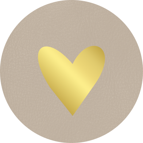 Beige sluitsticker met goudfolie hartje