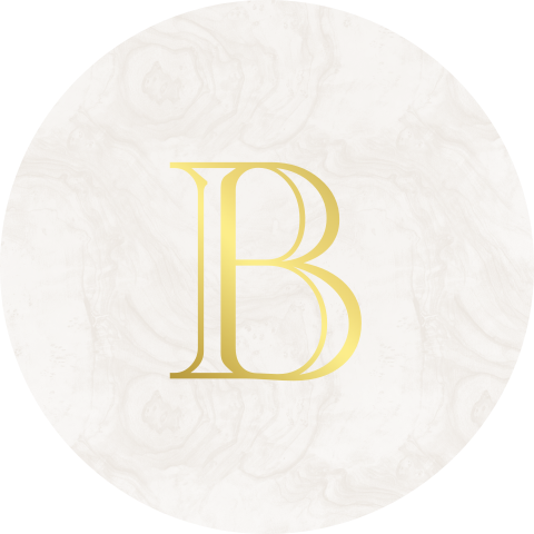 Sluitsticker beige marmerlook met goudfolie initiaal