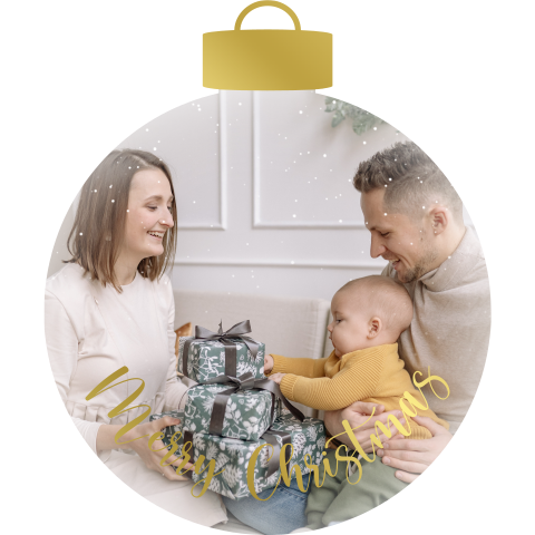 Kerstkaart in vorm van kerstbal met foto en goudfolie