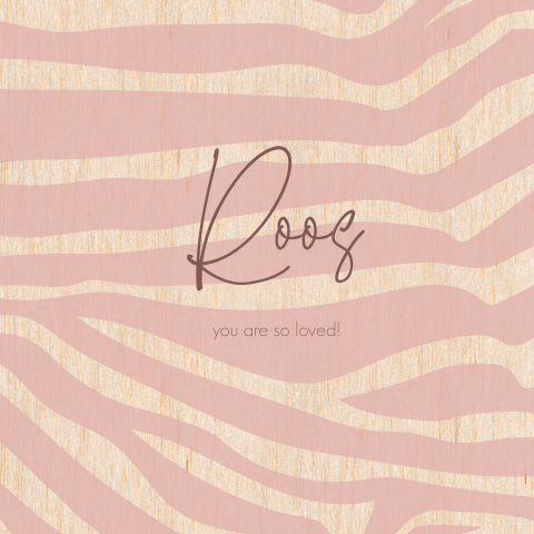 Echt houten geboortekaartje met roze zebra strepen