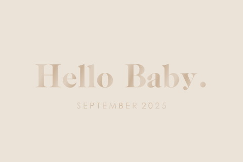 Zwangerschapaankondiging kaart met hoogglans en tekst 'Hello baby'