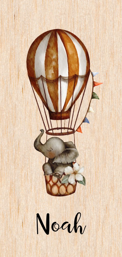 Echt houten geboortekaartje met olifant in luchtballon en ronde hoeken