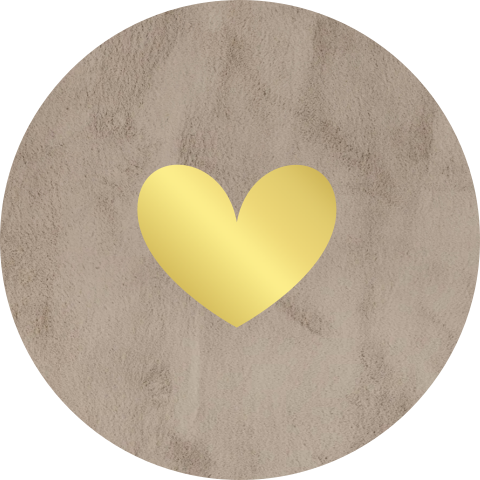 Beige sluitsticker met goudfolie hartje