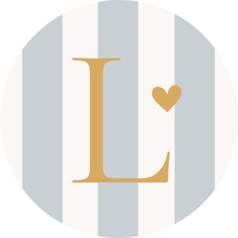Naamsticker met strepen en letter