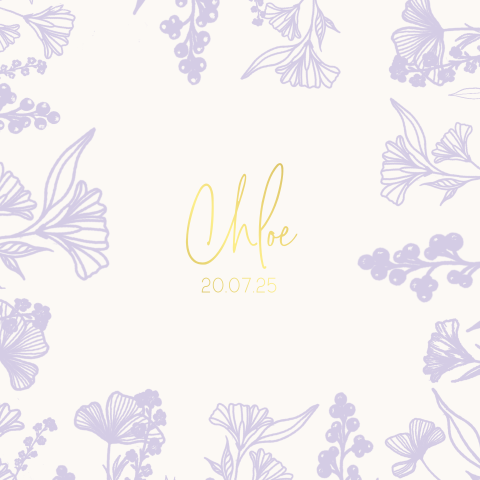 Lief geboortekaartje met paarse bloemen en goudfolie voor een meisje