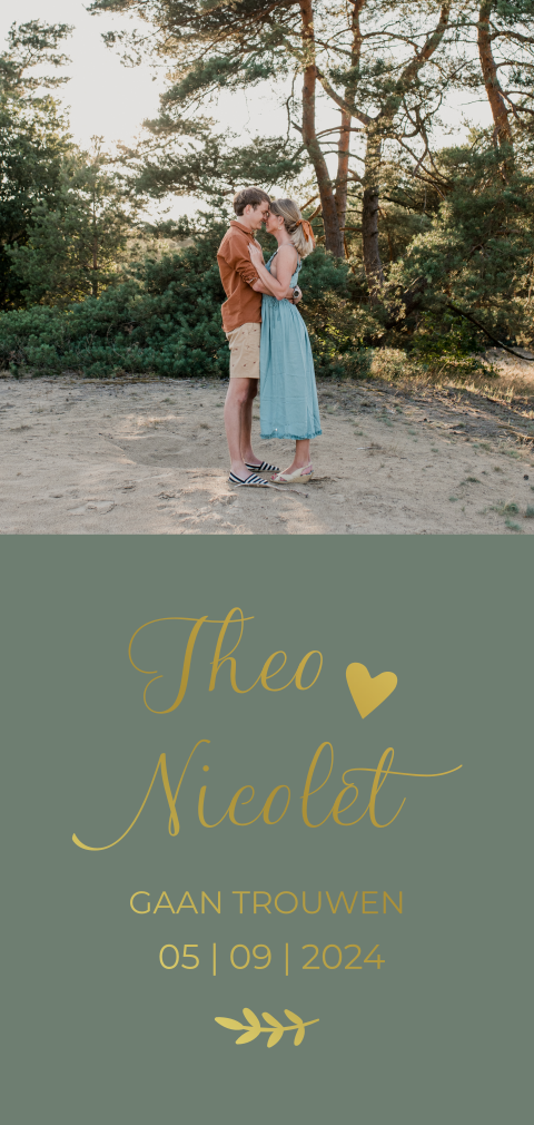 Trouwkaart groen met foto loveshoot en goudfolie