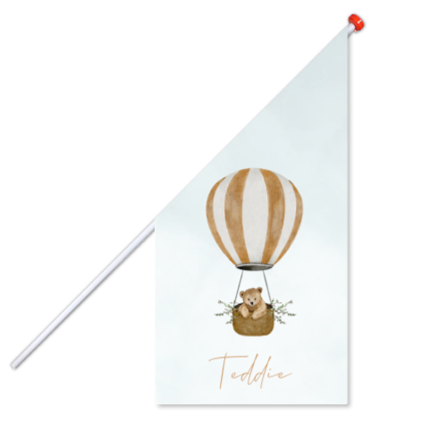 Geboortevlag beer in mandje van een oranje luchtballon