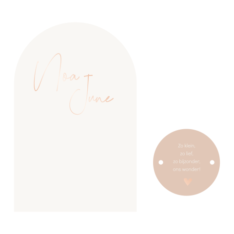 Boogvorm geboortekaartje met rond label en rosefolie