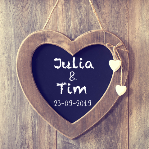 Stoere trouwkaart met lieve hartjes